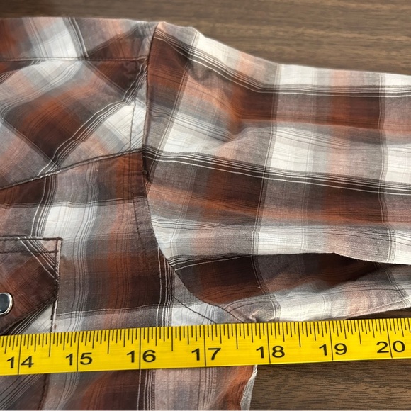 ❤️ Wrangler Kids Plaid Button-Down Shirt in Brown and White Youth (10-12) - Picture 7 of 10